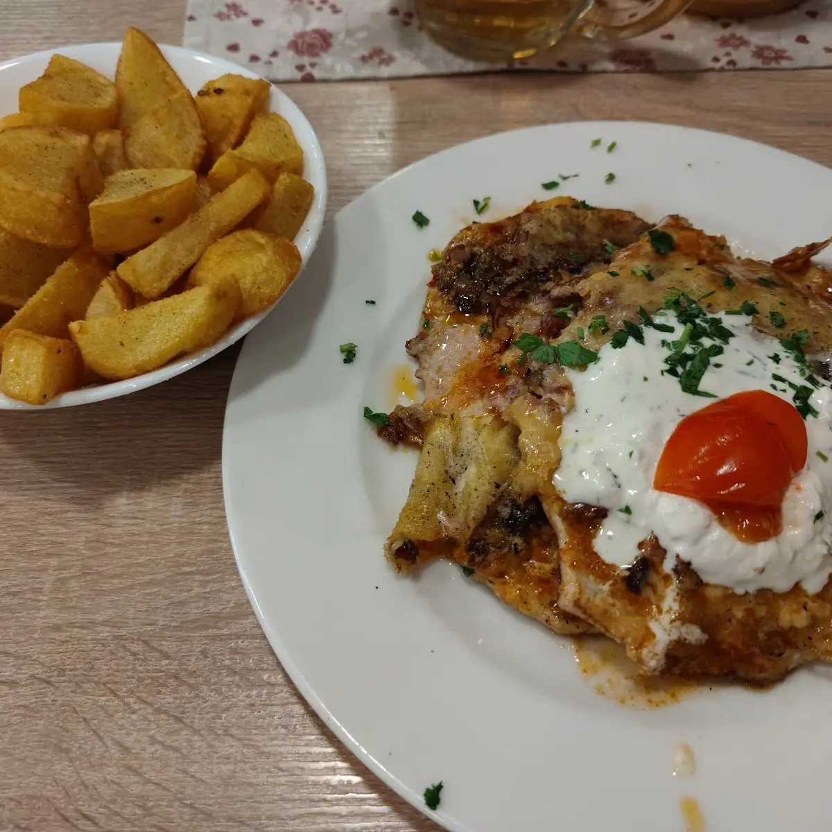Teufelchen Mit Braterdäpfeln Schnitzerl Mit Käse-speck-krust'l