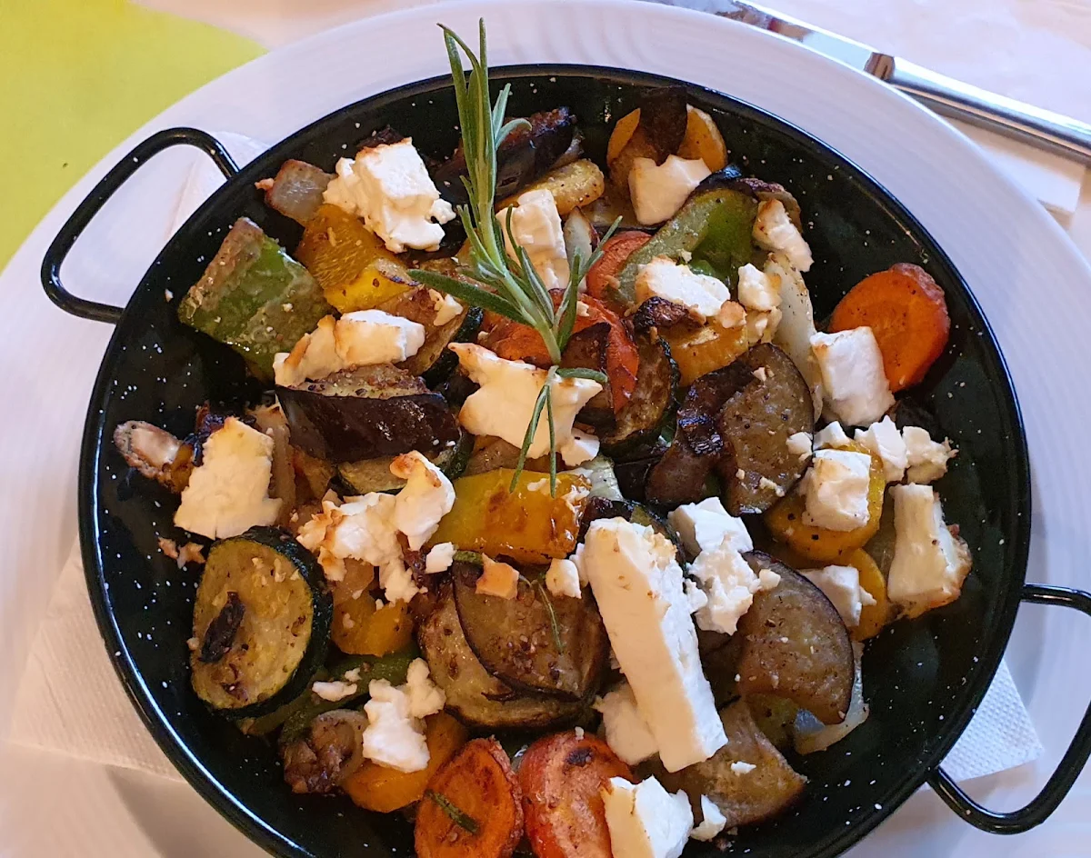 Gemüsepfanne Mit Feta Überbacken