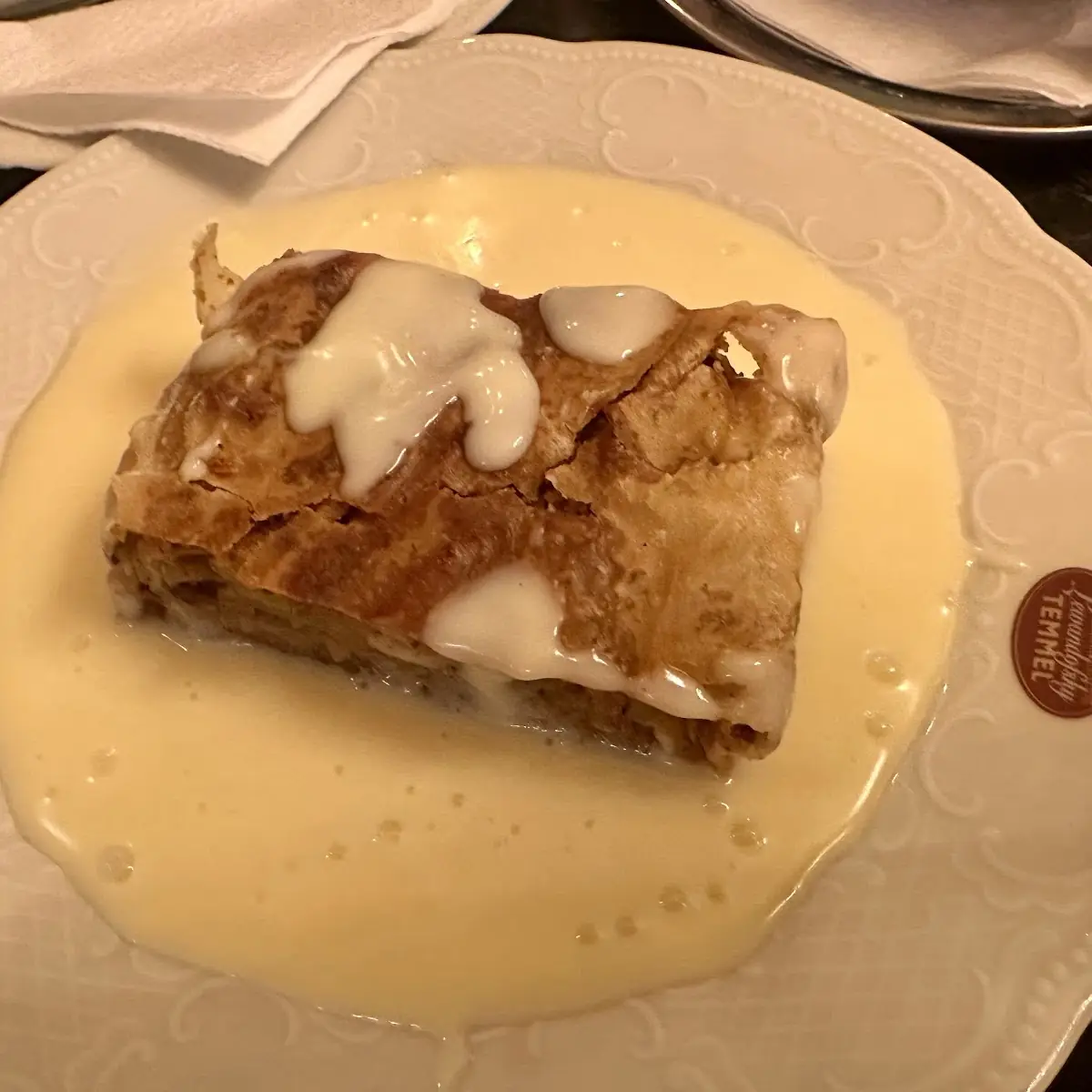 Apfelstrudel Mit Vanillesauce