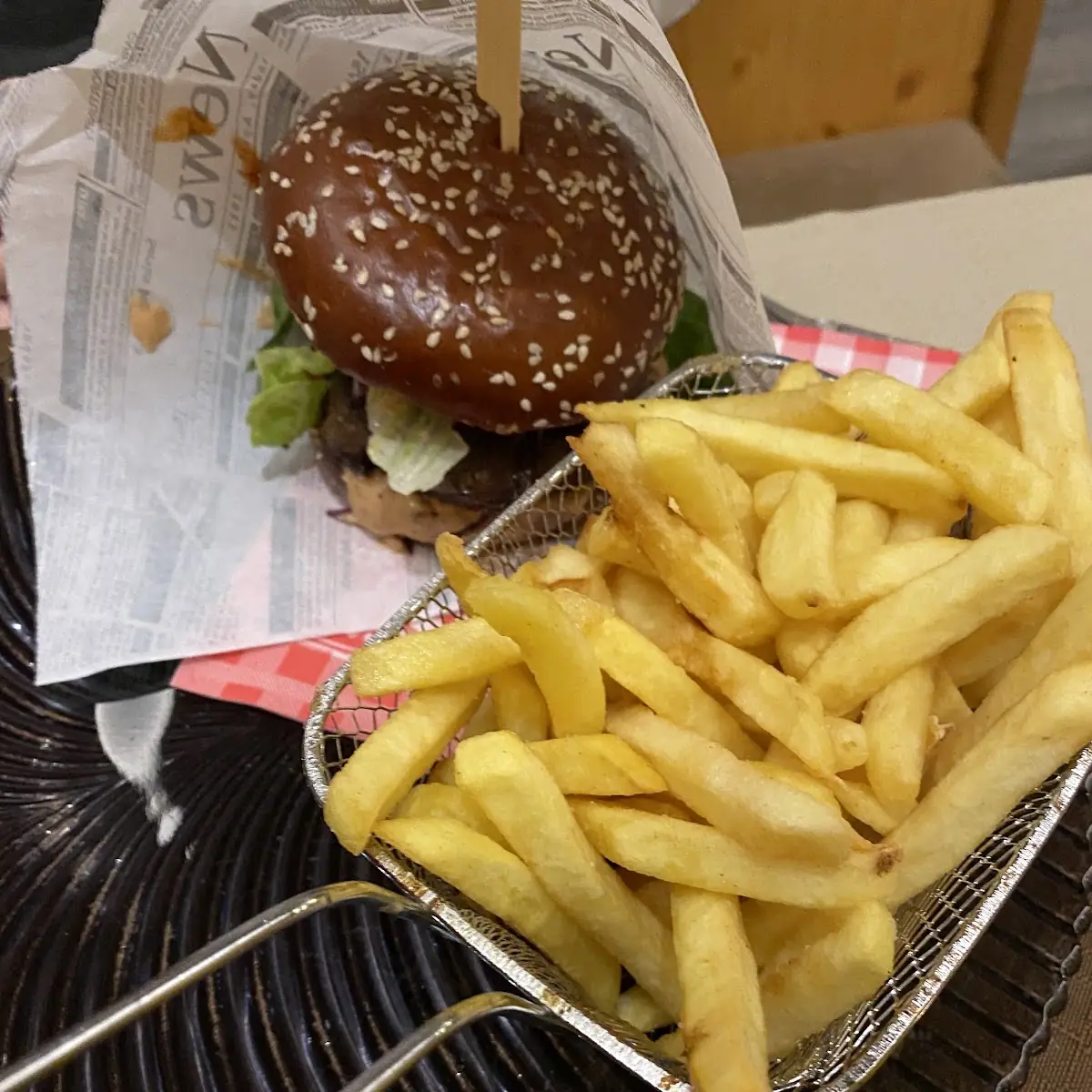 Bbq-burger Mit Pommes