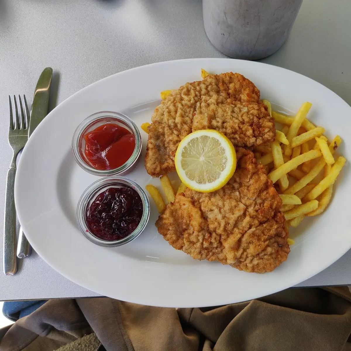 Kalbsschnitzel Mit Pommes