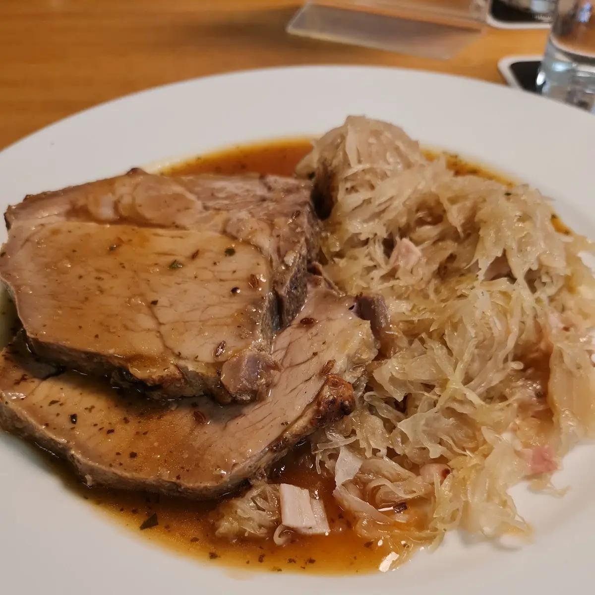 Schweinebraten Mit Sauerkraut