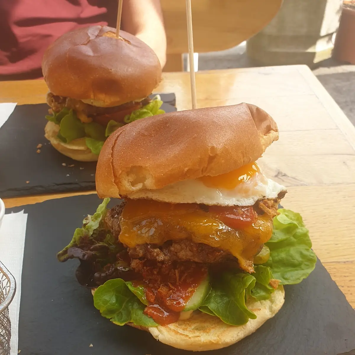 Hamburger Mit Pommes Frites