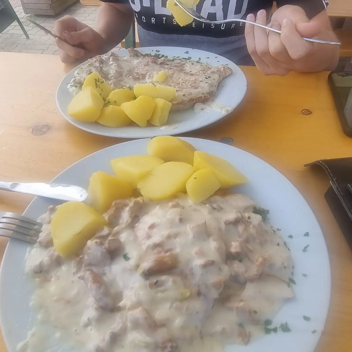 Naturschnitzel Mit Eierschwammerlsauce Und Nockerl
