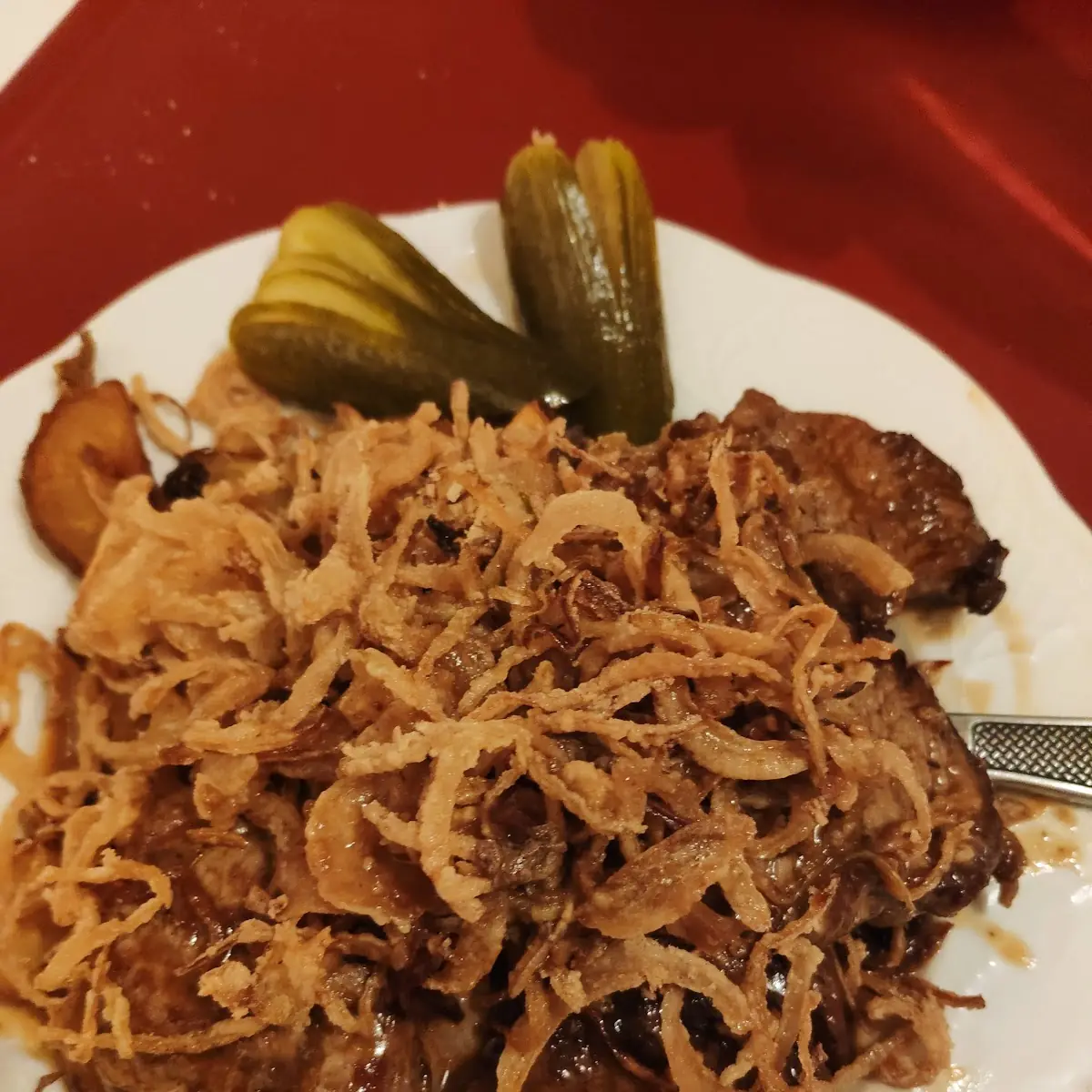 Zwiebelrotbraten Mit Bratkartoffeln