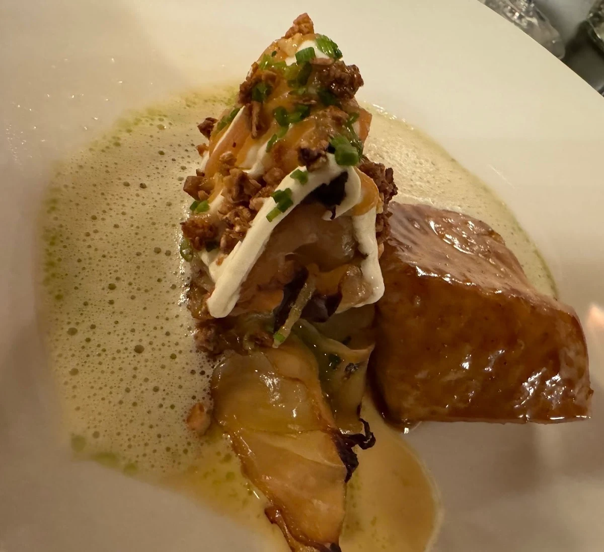 Glacierter Stör Gegrilltes Bio Weißkraut Karamell Miso