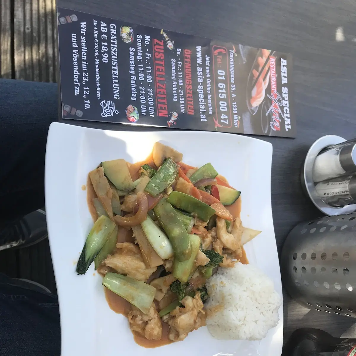 Reis Im Wok Mit Hühnerfleisch Kombo