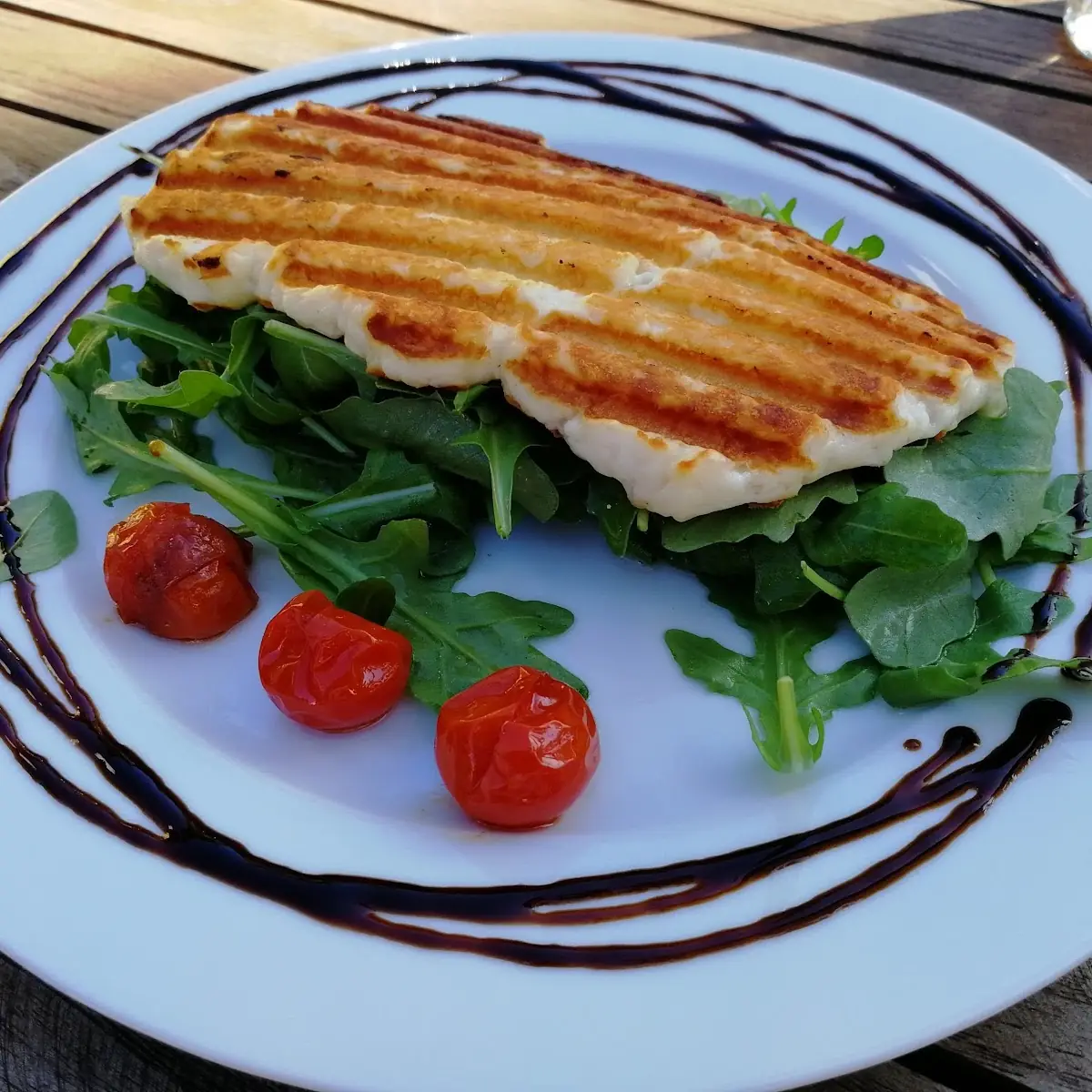 Gegrillter Halumi Auf Rucola