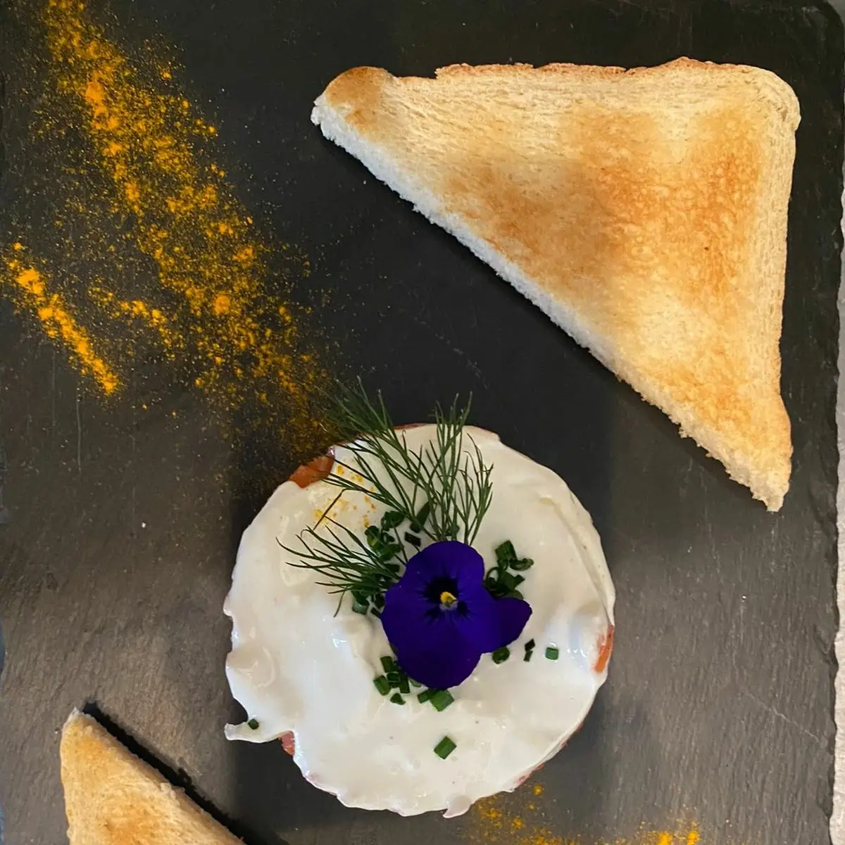 Lachstatar Mit Zitronencreme