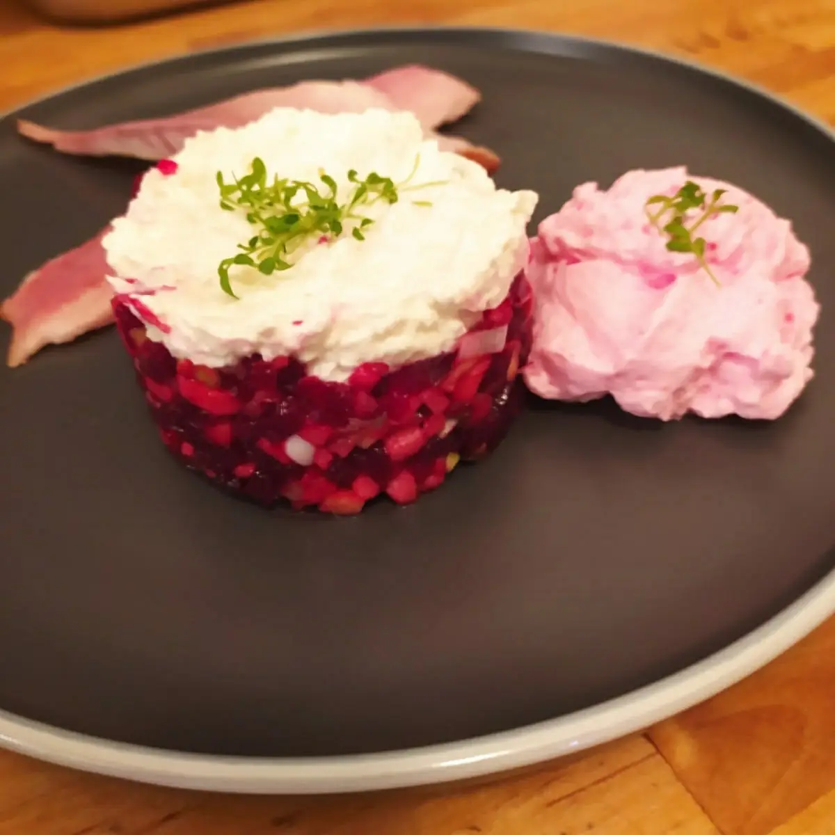 Rote Rüben Tatar Mit Forellenfilet