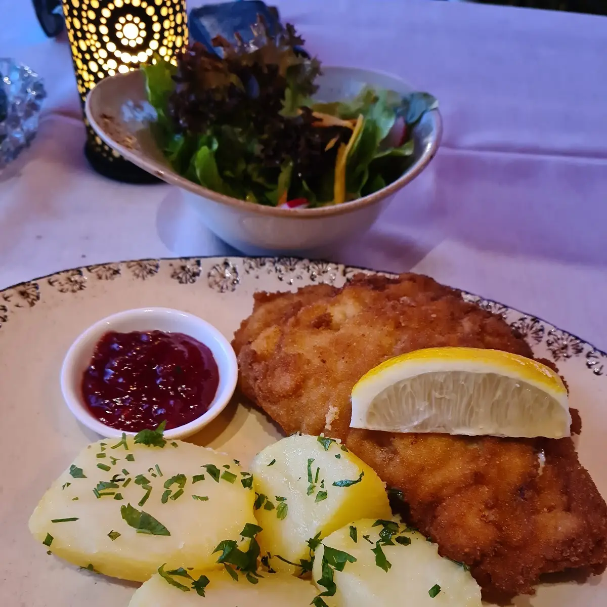 Wiener Schnitzel Mit Salzkartoffeln