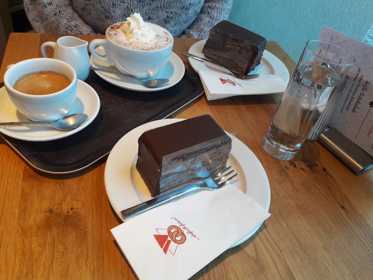 Kaffee & Sacherschnitte