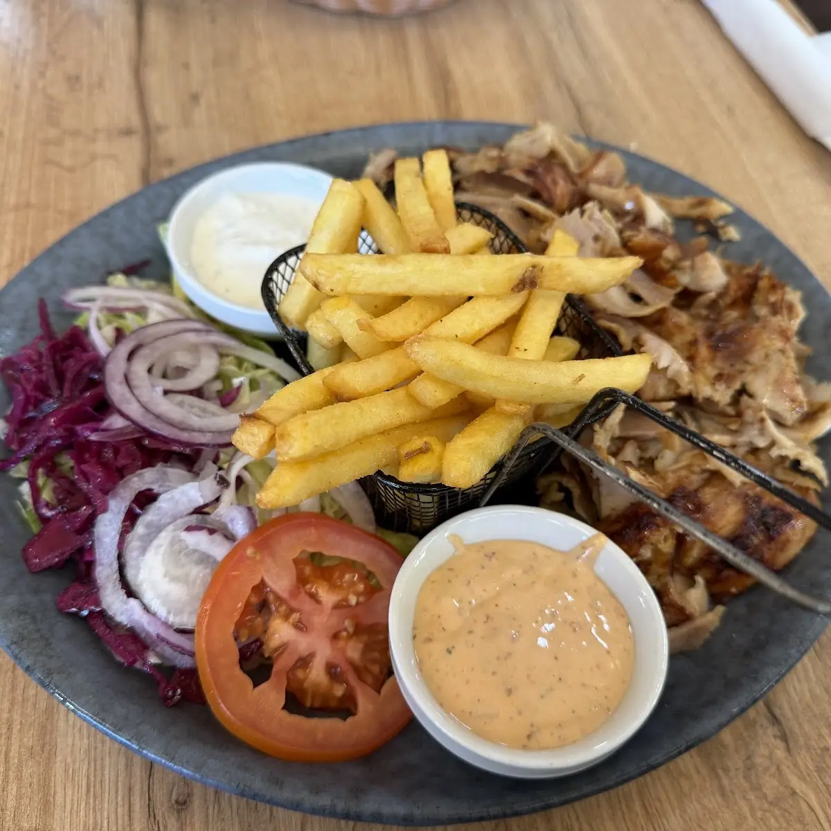 Kebab Teller Mit Pommes