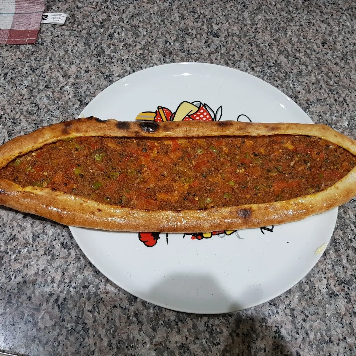 Pide Mit Faschiertem