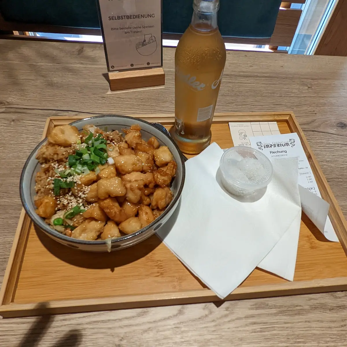Bowl Mit Zwei Beilagen Und Gebratenem Reis Als Basis