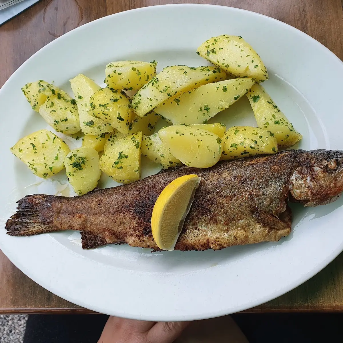 Gebratene Forelle Mit Petersil-kartoffeln