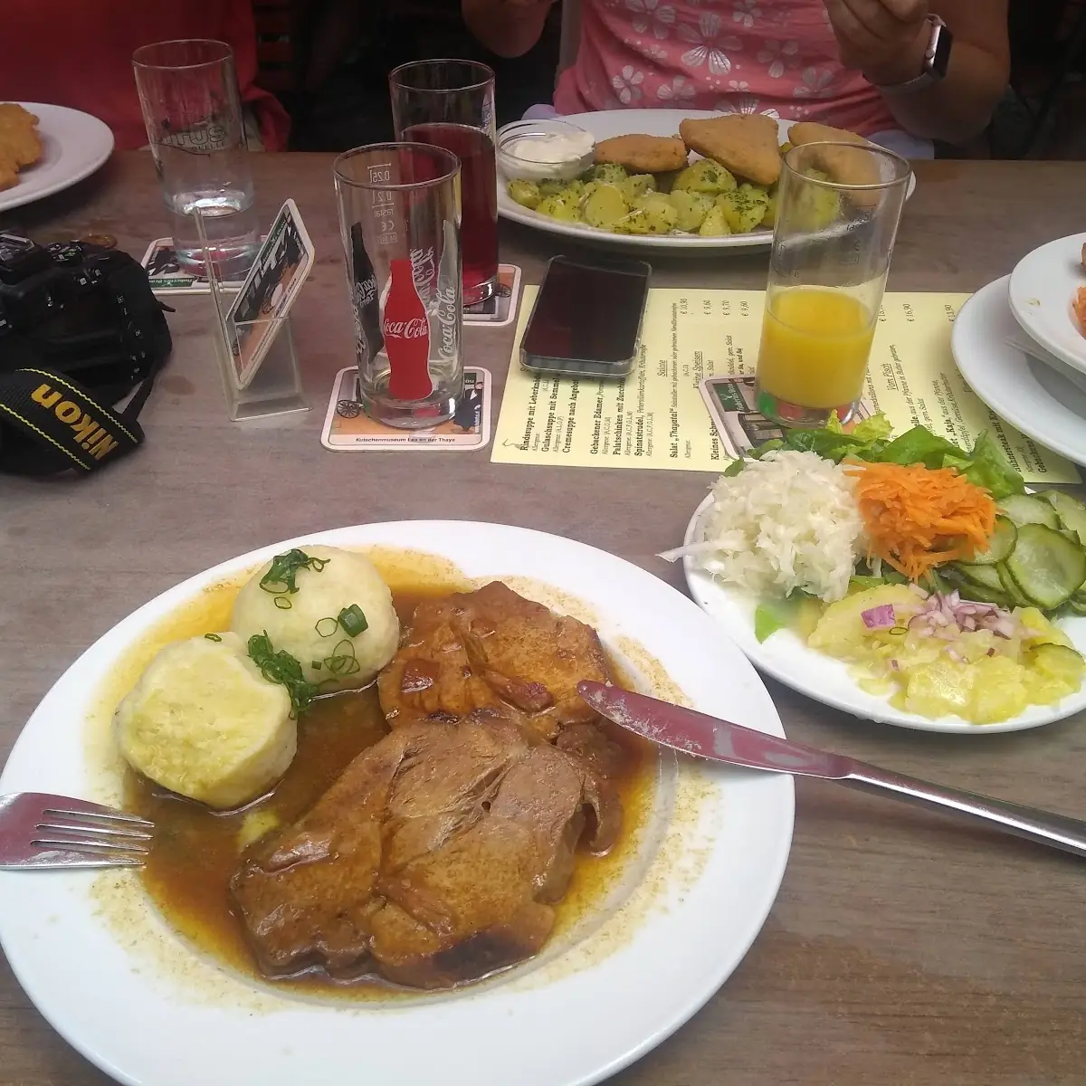Schweinebraten Mit Knödel Und Salat
