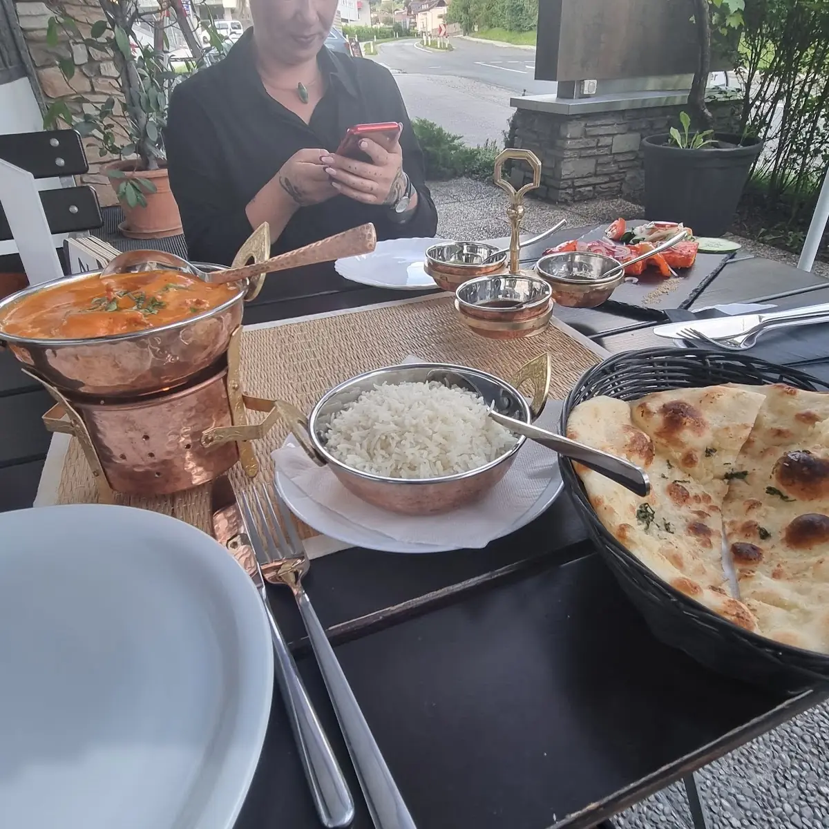 Butter Chicken Und Garlic Naan