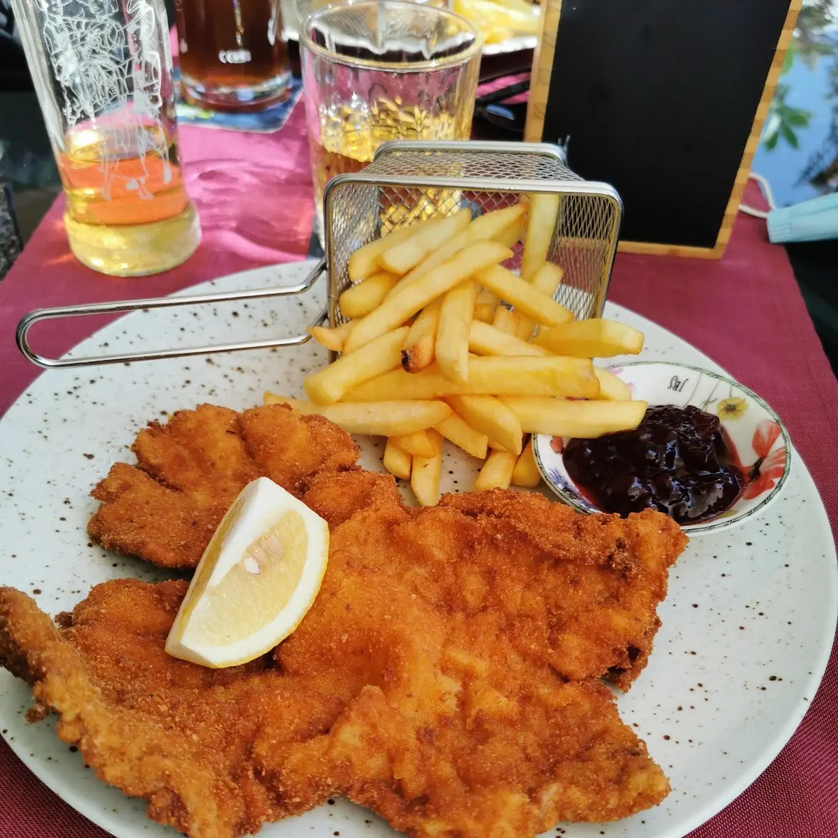 Wiener Schnitzel Mit Pommes Frites