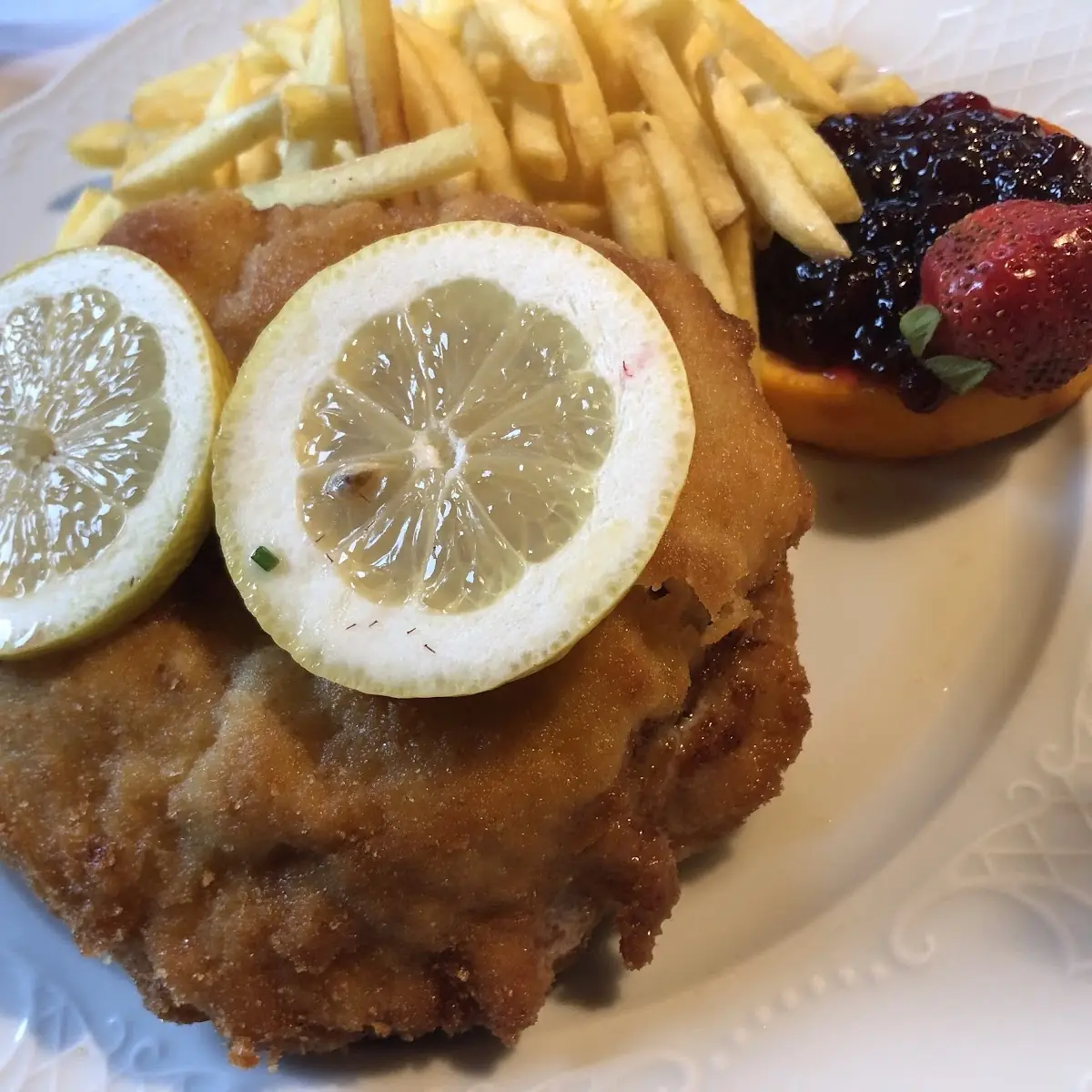 Schnitzel Wiener Art Mit Pommes Frites
