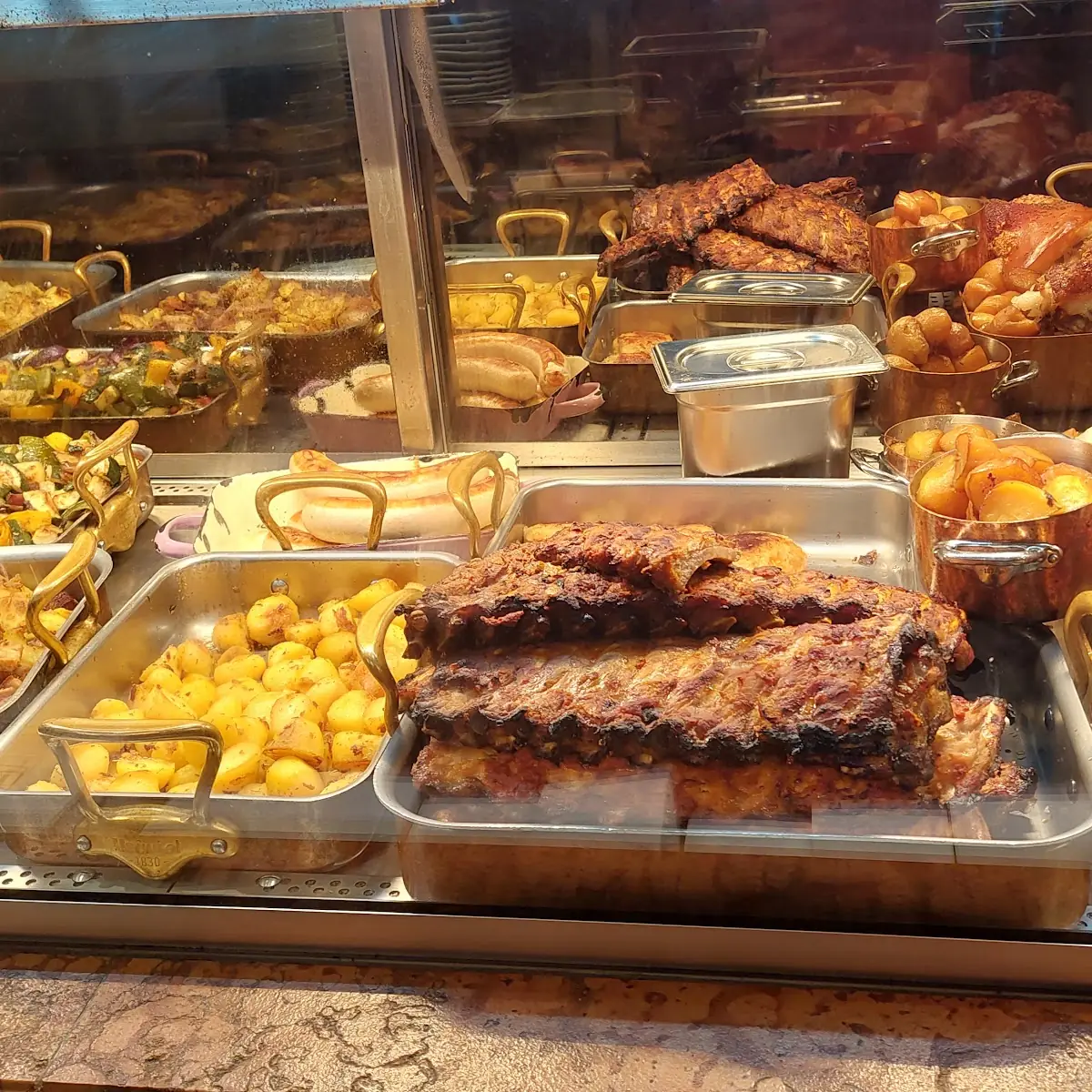 Warmes Buffet zB Mit Ripperln
