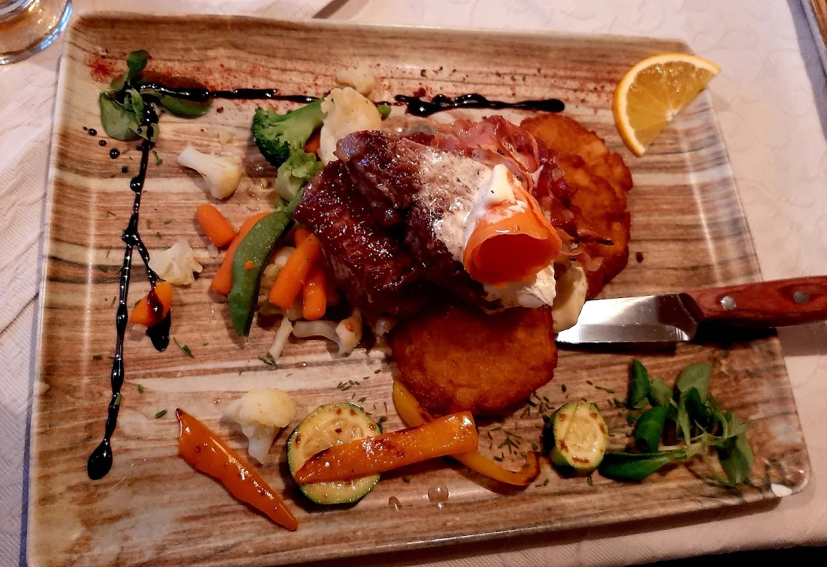 Steak Von Grill Mit Gemuse Und Rösti