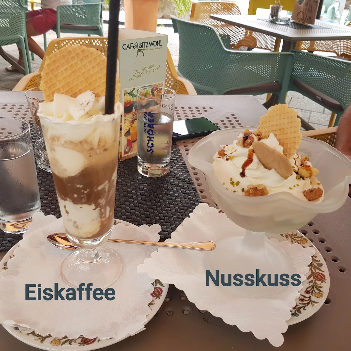 Eiskaffe Und Nußbecher