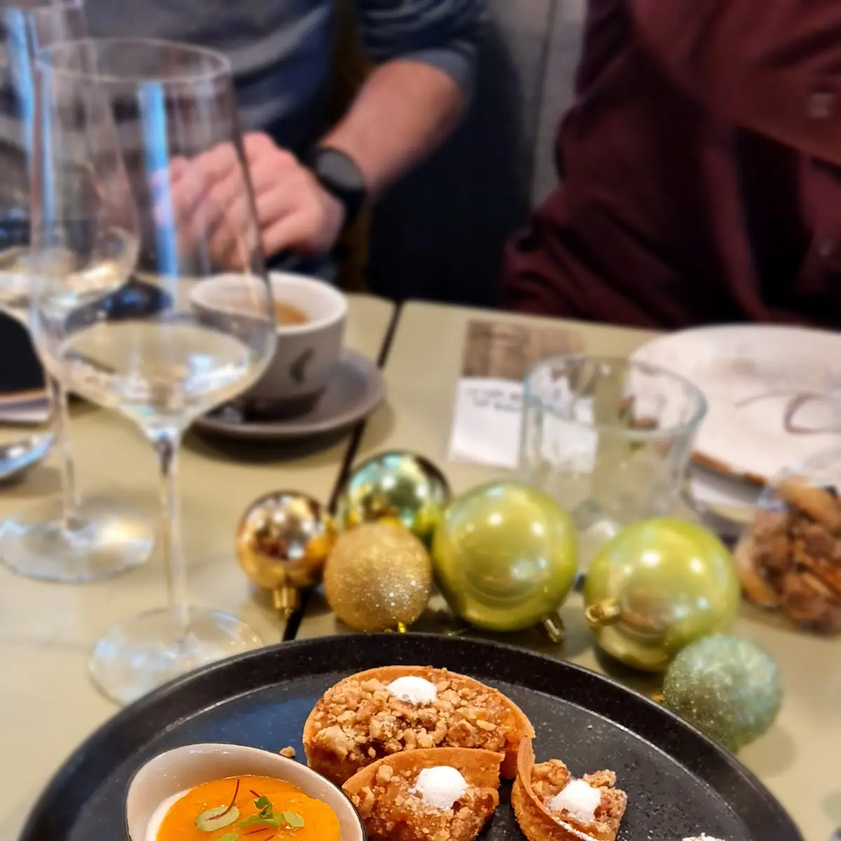 Dessertvariation Apelstrudel Mohnstrudel Aprikosen-kokos-panacotta Schokomousse