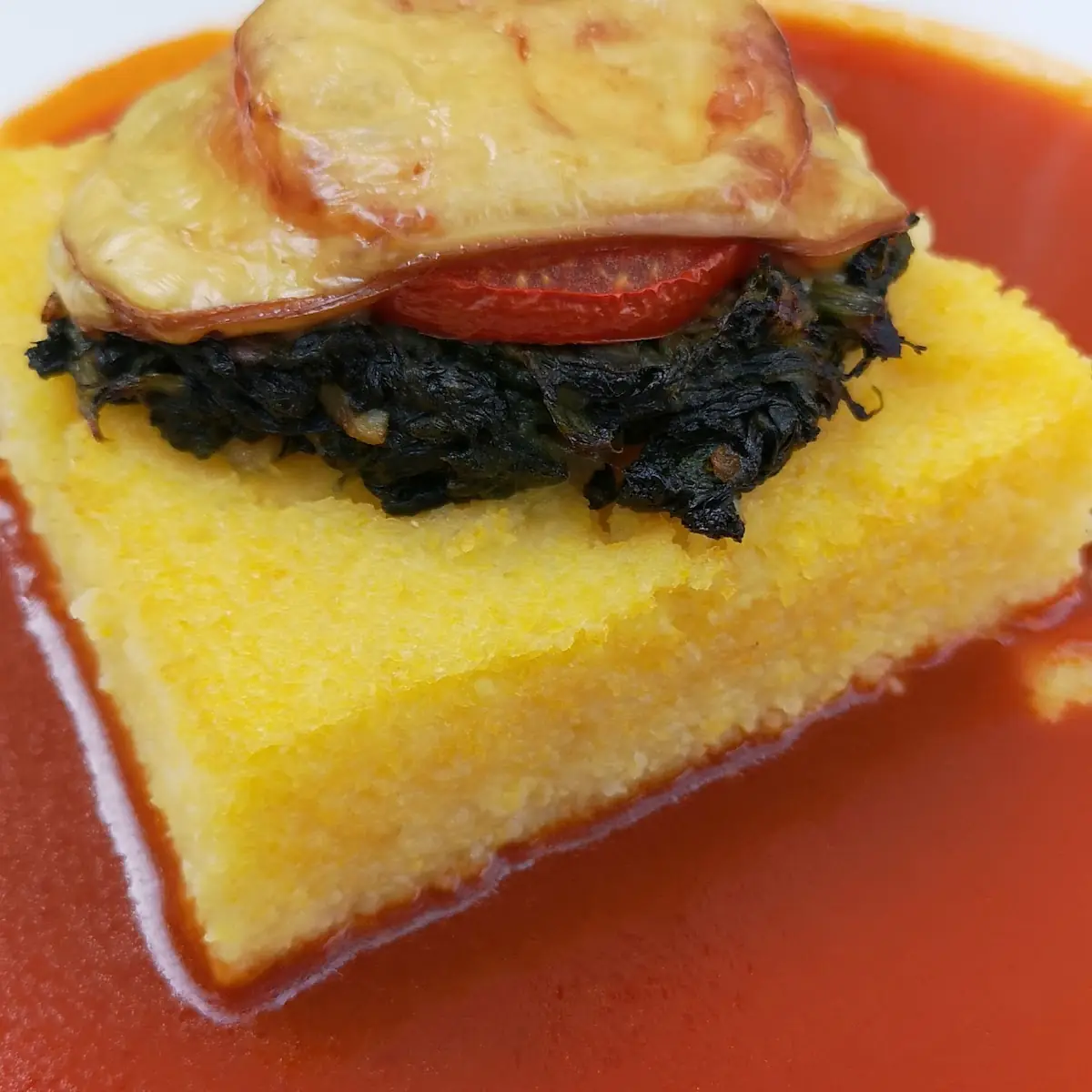 Gratinierte Polentaschnitte