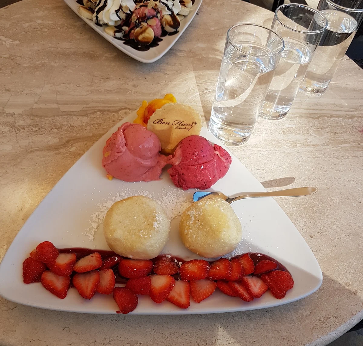 Eis Mit Topfenknödel