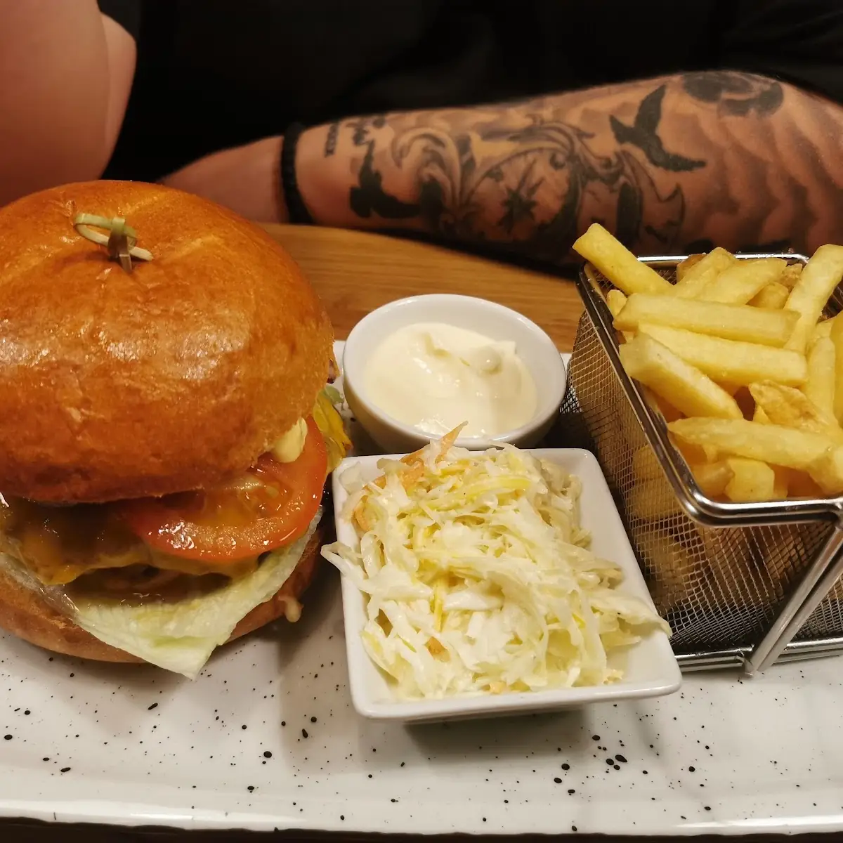 Burger Mit Pommes