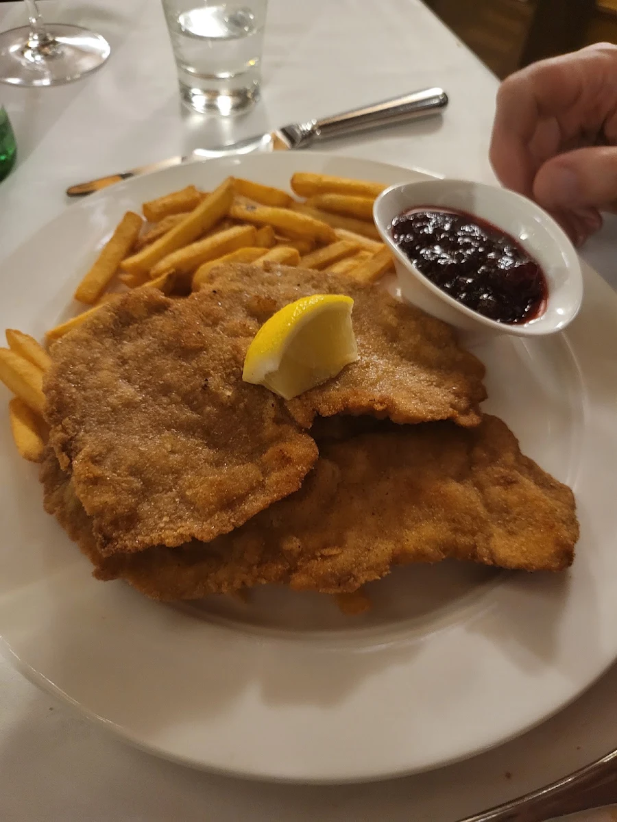 Wienerschnitzel De Veau Et Pommesde Terres