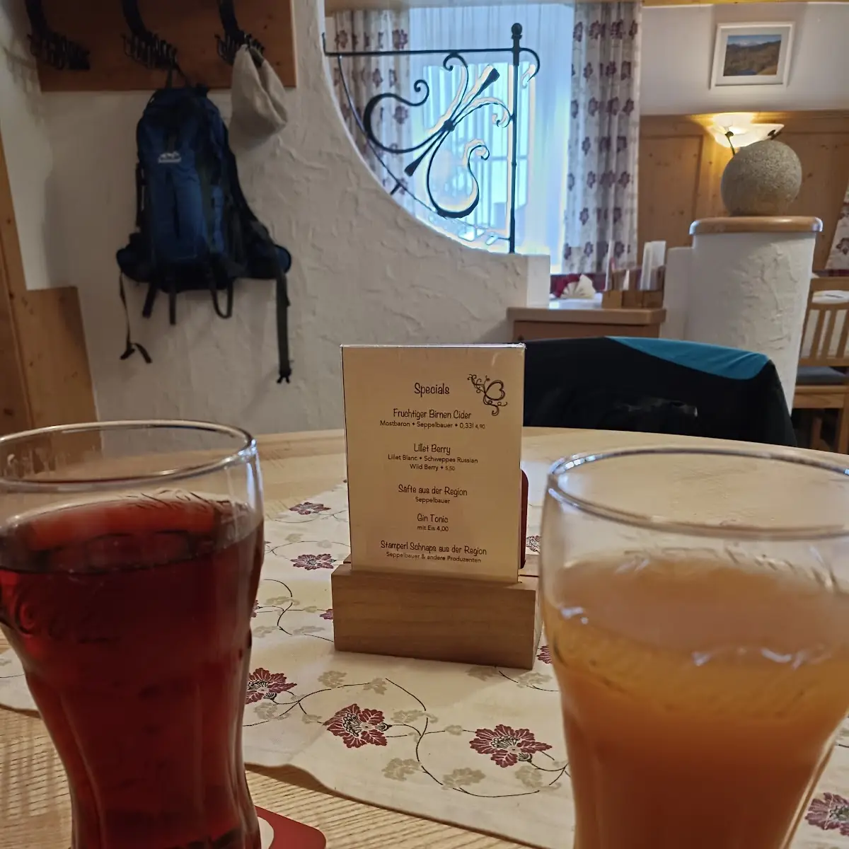 Johannisbeersaft Und Marillensaft Mit Leitungswasser