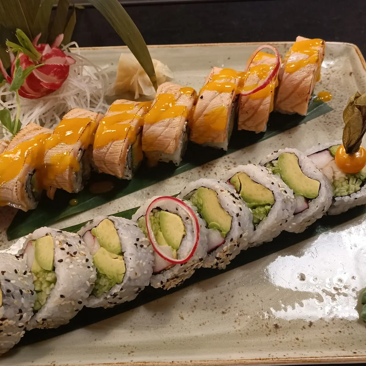 Aburi Lachsrolle & California Maki