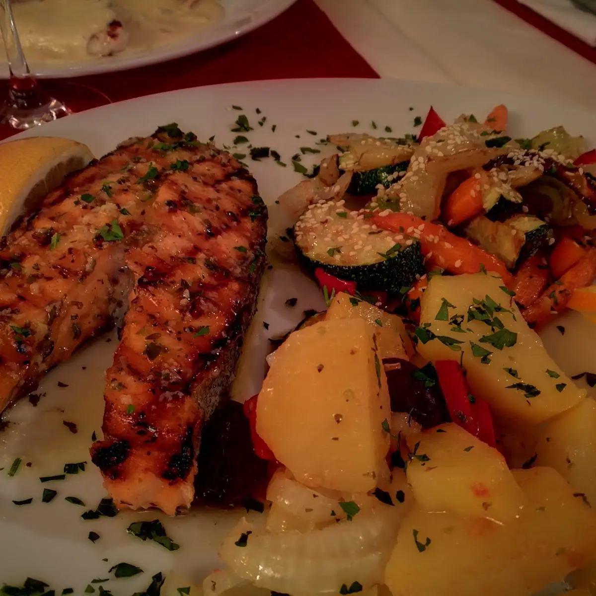 Lachssteak Mit Gemüse