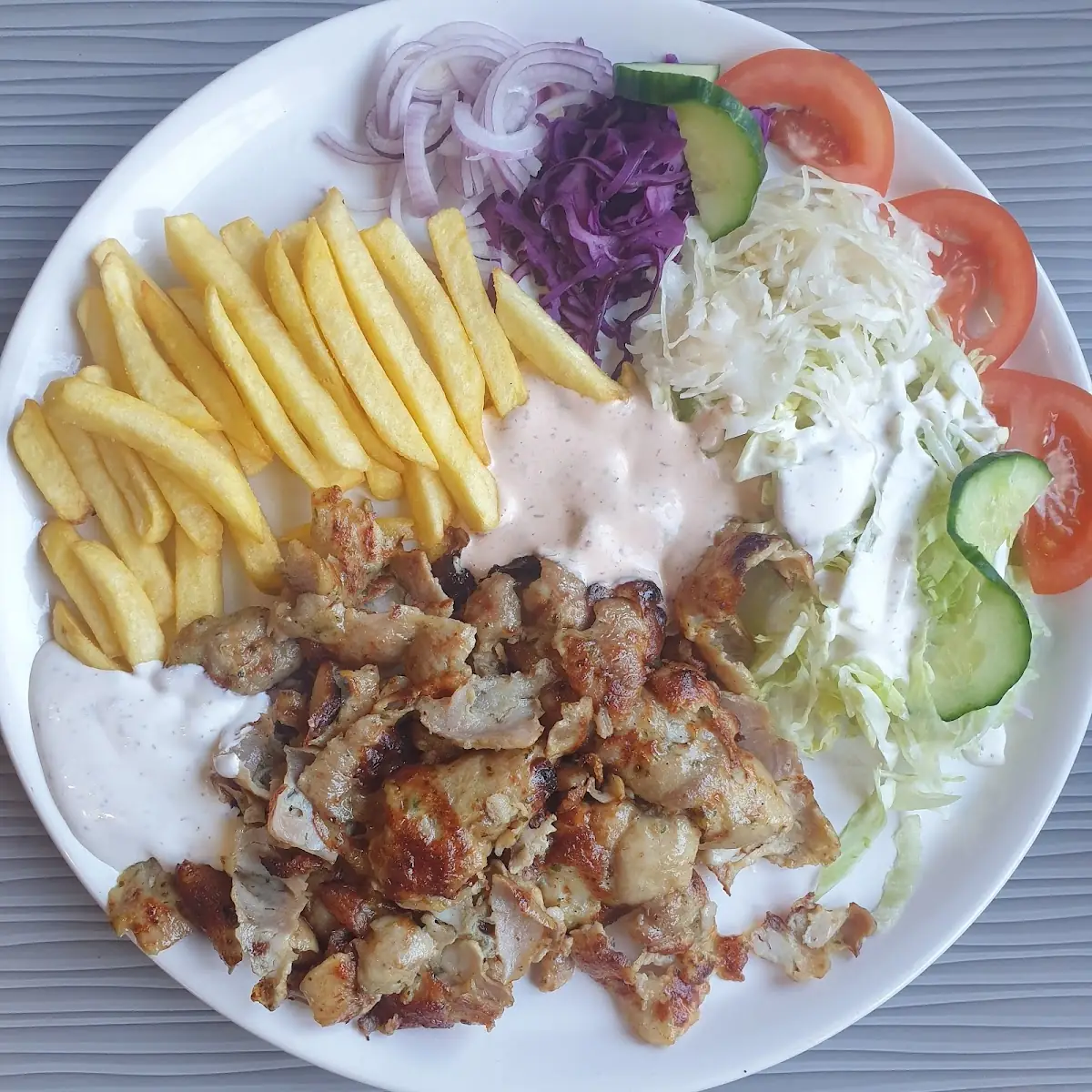 Kebap Pommes Getränke