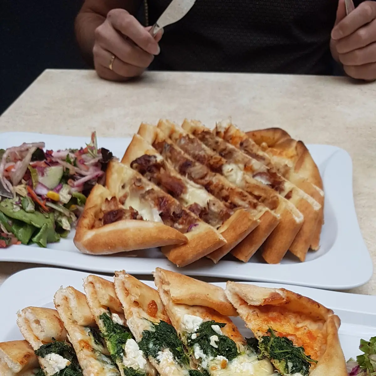 Pide Mit Spinat Und Weichkäse