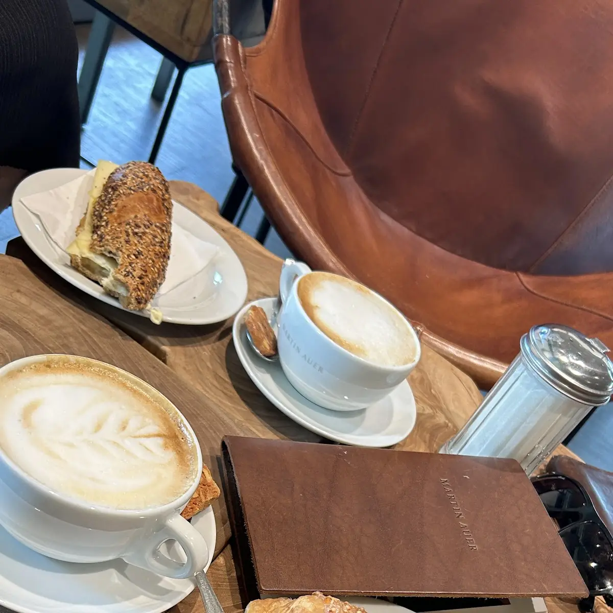 Cappuccino Käsestangerl Mit Schinken Und Ei