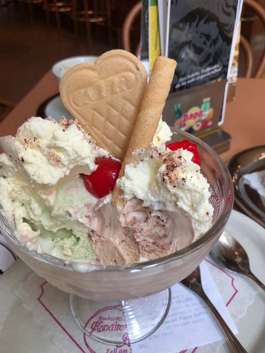 Vanilleeis Mit Erdbeeren