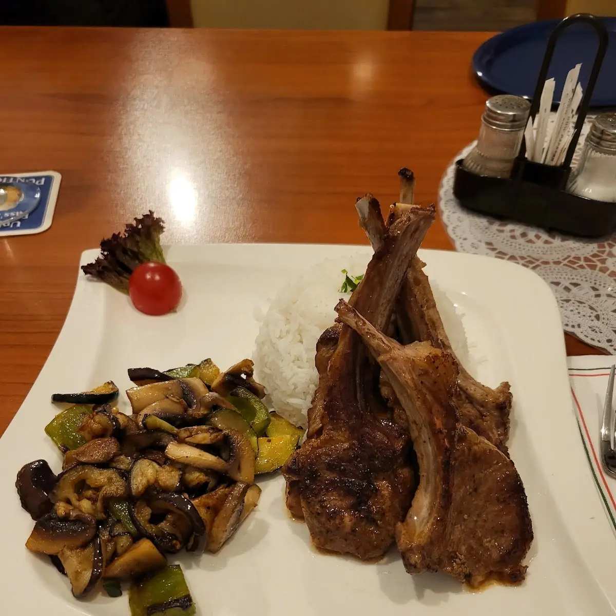 Lammkotelett Mit Grillgemüse Und Reis