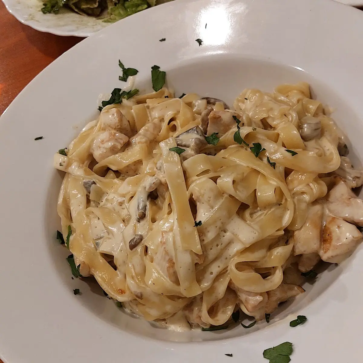 Tagliatelle Mit Hühnerfleisch Und Champions