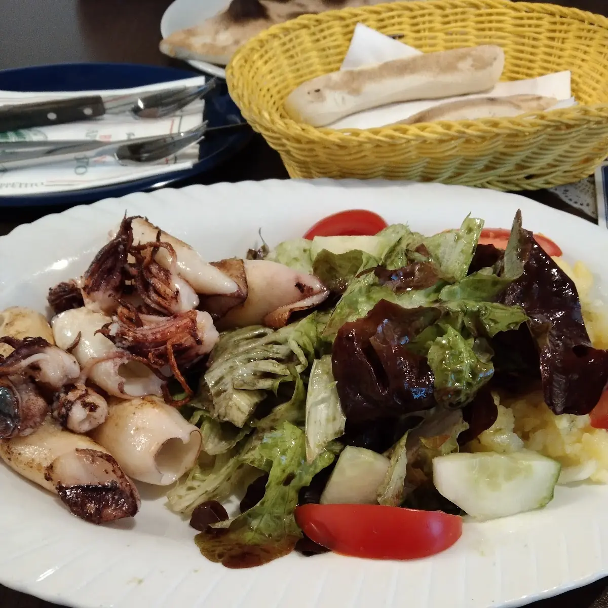 Tintenfisch Mit Salatteller