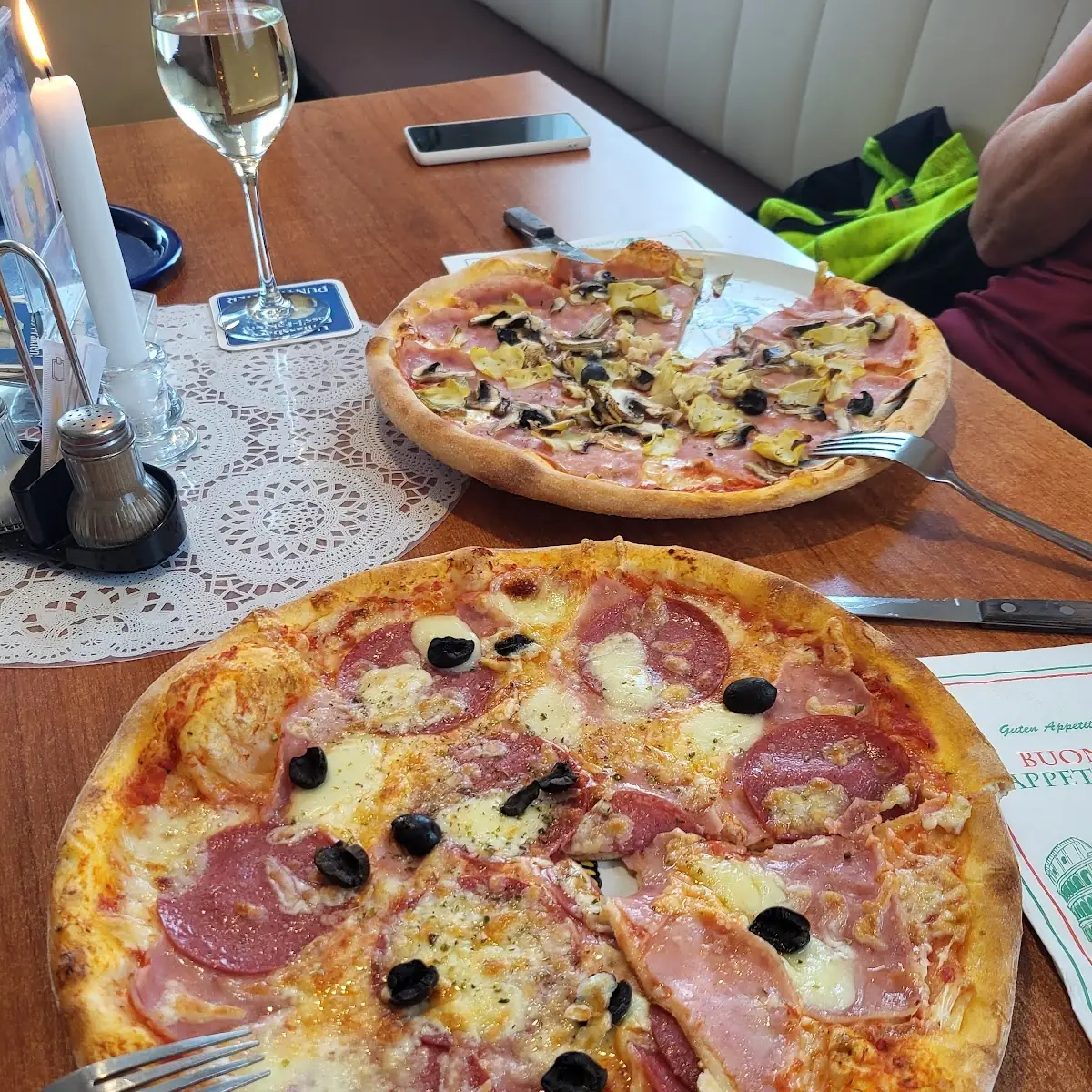 Vorne Schinken Salami Hinten Capriciosa