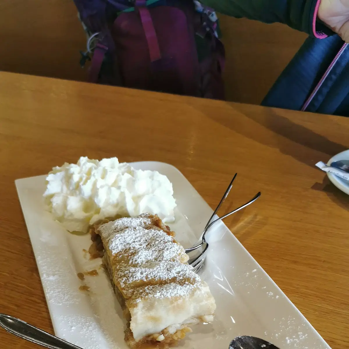 Apfelstrudel Mit Sahne