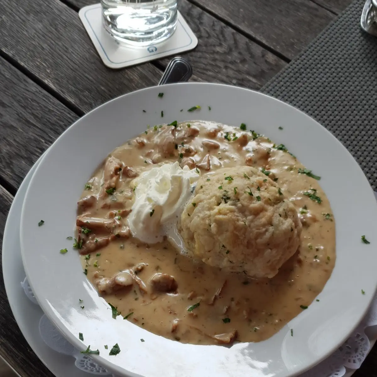 Eierschwammerlsoße Mit Semmelknödel