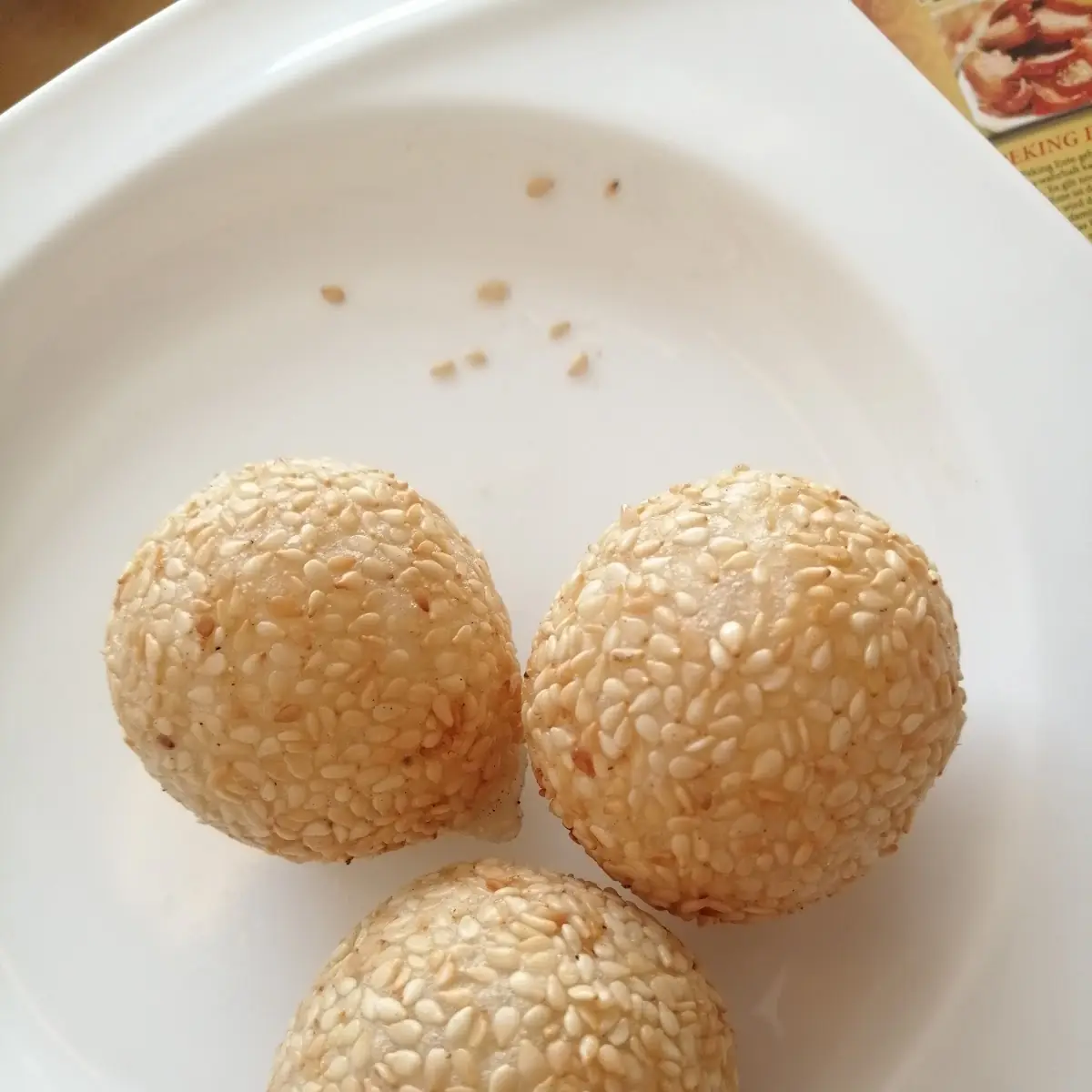 D126 Gebackene Sesambällchen