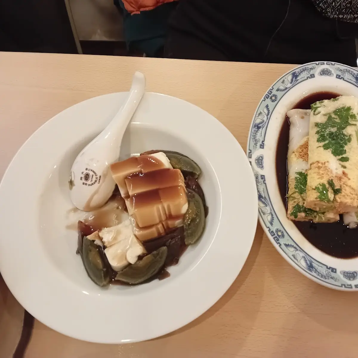 Tofu Mit 1000jährigen Eiern Reisrollen Mit Ei Und Koriander