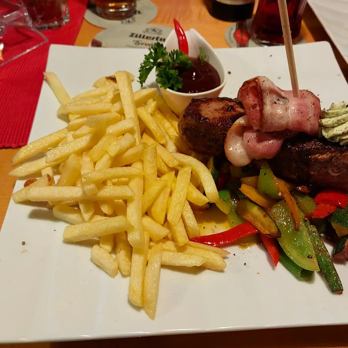 Rumpsteak Mit Pommes Und Grillgemüse