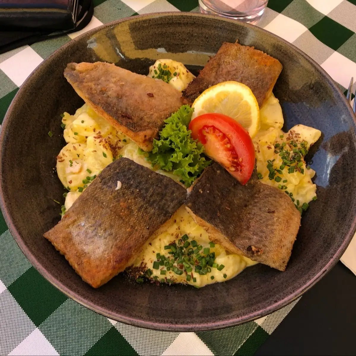 Forellenfilet Auf Leinölerdäpfeln