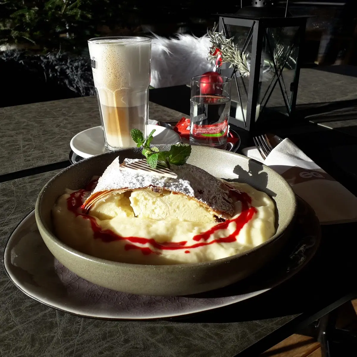 Warmer Topfenstŕudel Mit Vanilleschaum